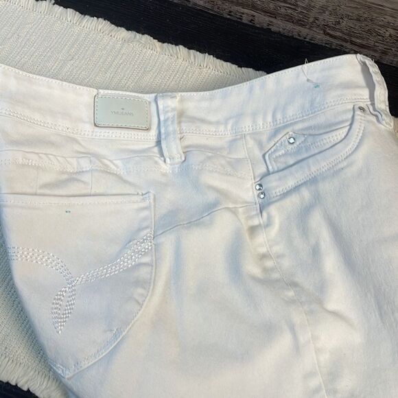 YMI Wanna Betta Butt Jeans White Straight Leg Size 16 - Picture 11 of 11